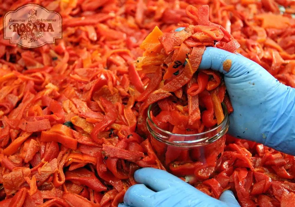 Tiras de Pimientos del piquillo de Lodosa en su jugo | ROSARA Conservas Rosara