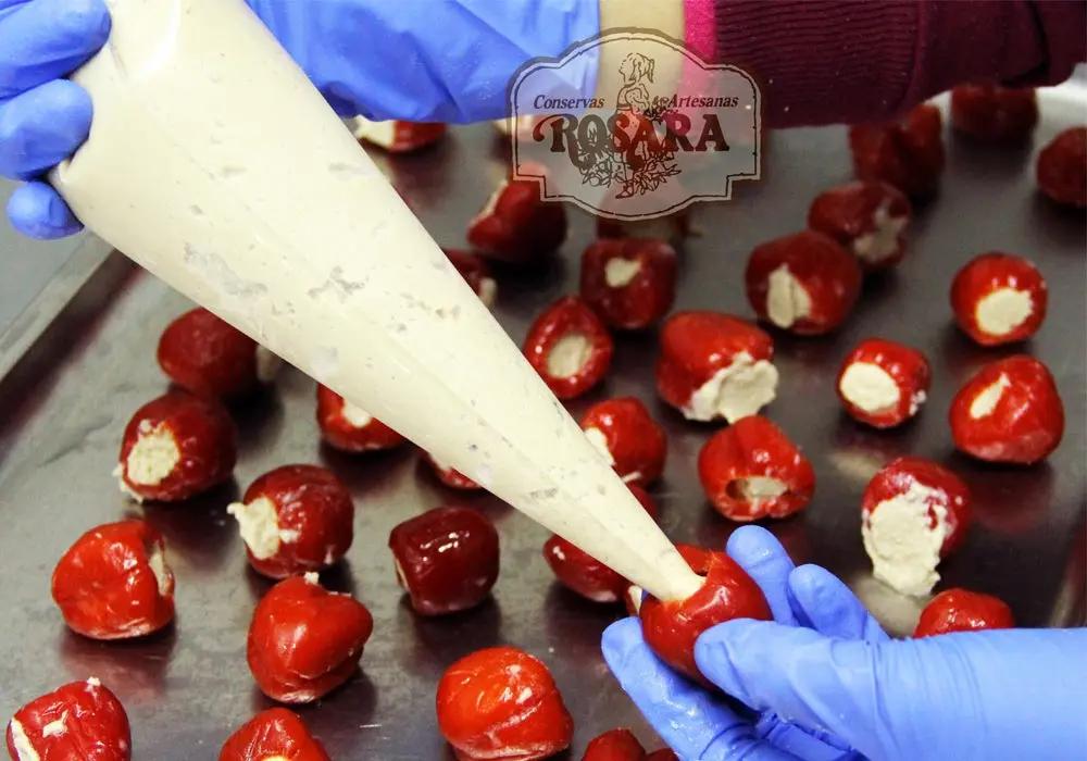 Pimientos Cherry relleno de bonito | ROSARA Conservas Rosara