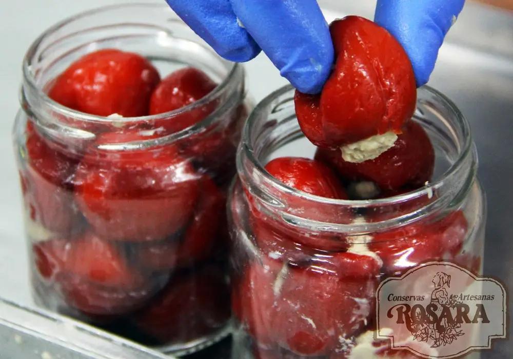 Pimientos Cherry relleno de bonito | ROSARA Conservas Rosara